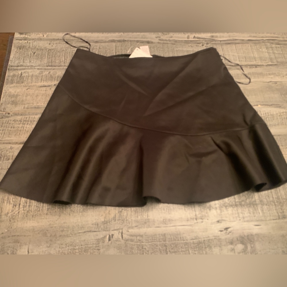 NWT Connection 18 Women’s Black Large Skirt, 17”waist, side zipper, Spandex